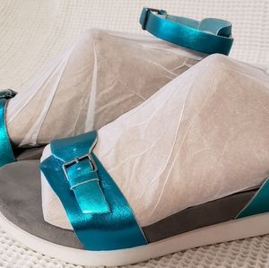 Sadals size 8 Revitalign